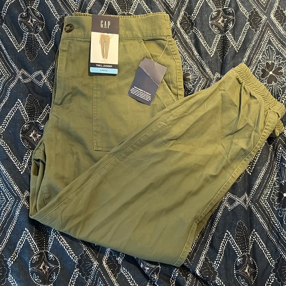 NWT GAP TWILL JOGGERS SIZE LARGE - Picture 2 of 4